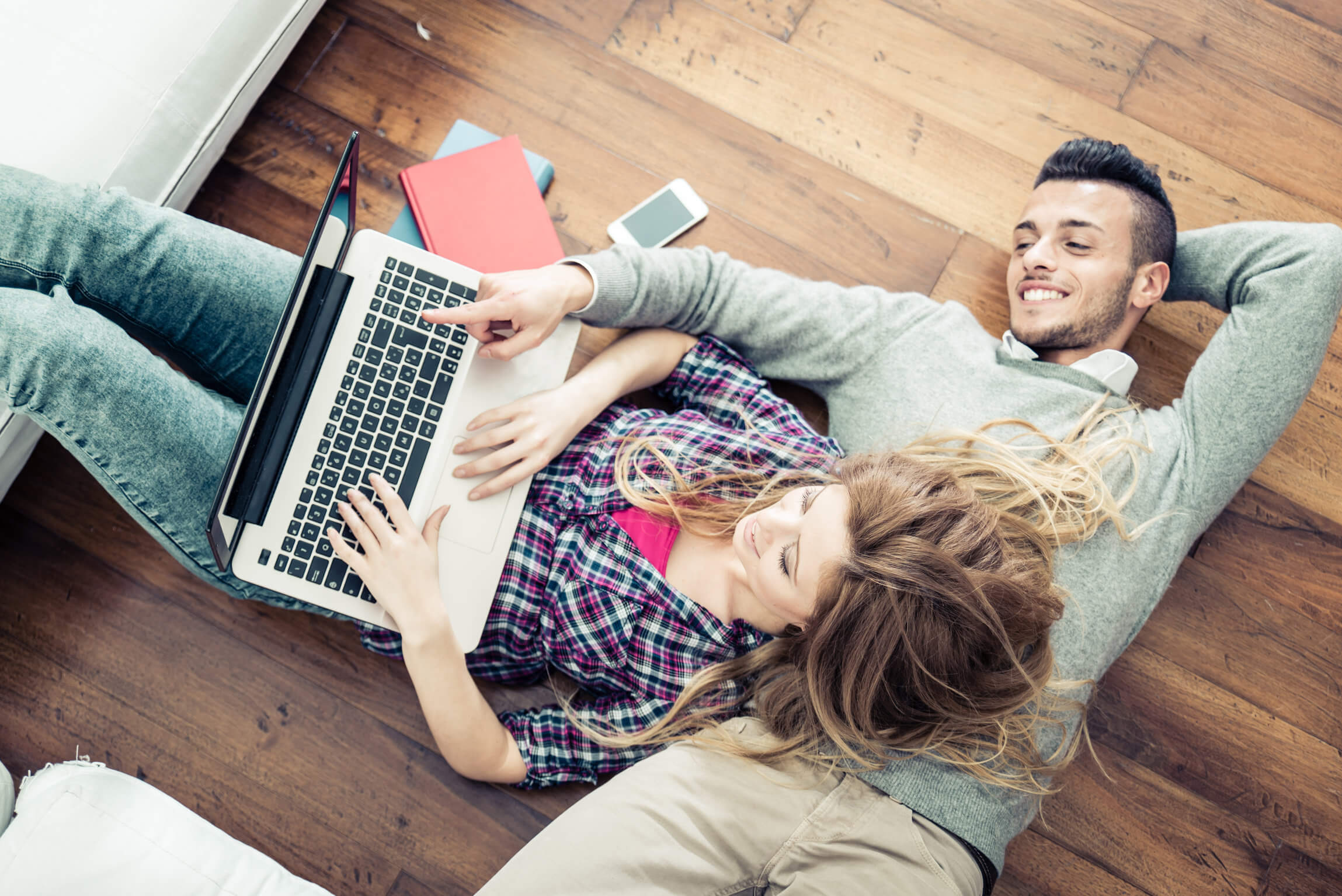 amour, travail, relation, couple, entreprise, partenaire, boulot, job, compagne, compagnon, vie privée, vie professionnelle, employeur, collègue
