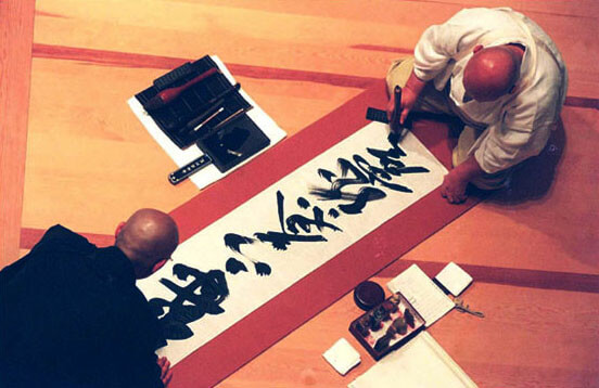 Calligraphie au Japon. Photo by Melissa Lacey