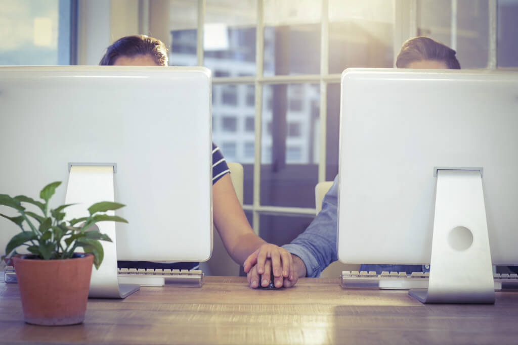 amour, travail, relation, couple, entreprise, partenaire, boulot, job, compagne, compagnon, vie privée, vie professionnelle, employeur, collègue