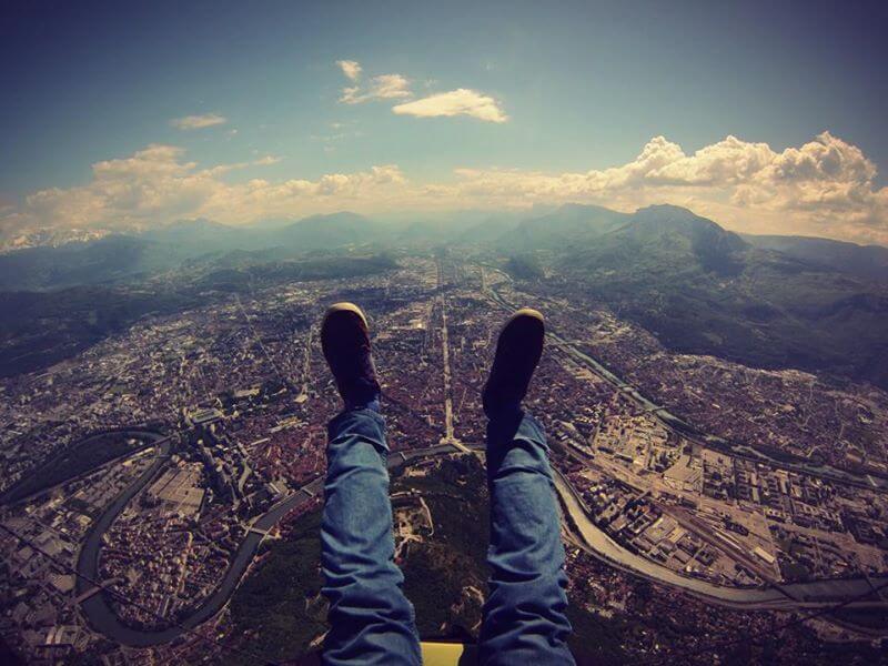 parapente au dessus de Grenoble