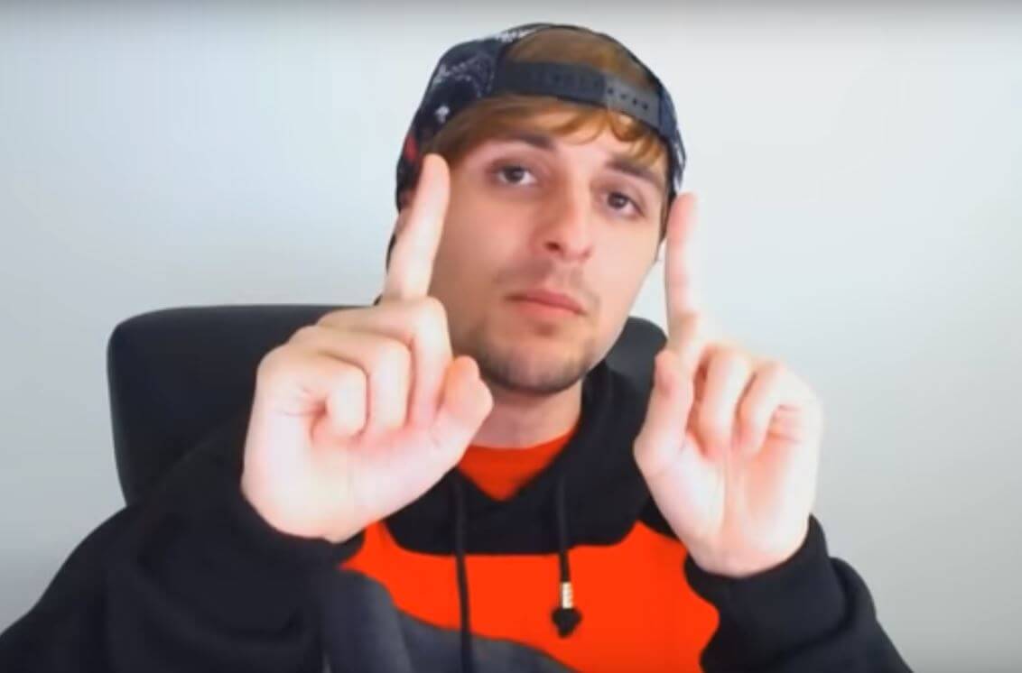 Captura, pantalla, Dalas, Dalas Review, DalasReview, dedos, manos, serio, gorra, joven, youtuber, youtube